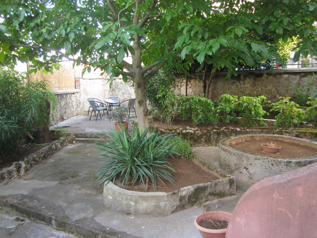 Guest House Ilona Pula Extérieur photo