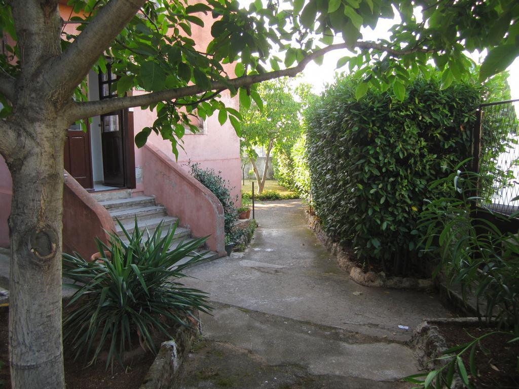 Guest House Ilona Pula Extérieur photo